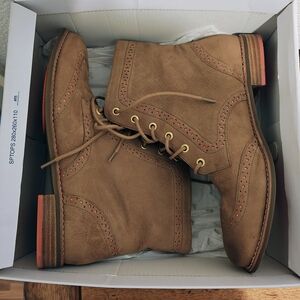 Sperry Tan Leather Ankle Boots with Brogue Detail